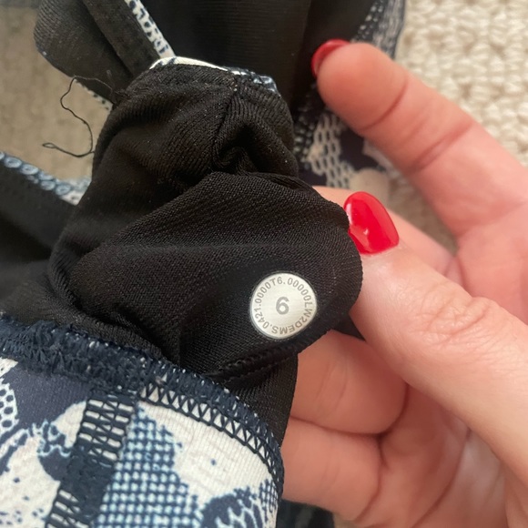 Lululemon Energy Bra! Size 6! - Picture 4 of 6